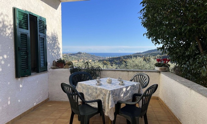 Torrazza Apartment | Cosy apartment for 4 people with A/C, WIFI, TV, terrace, pets allowed and panoramic view