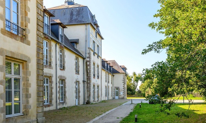 Baden Apartment | Cosy apartment for 4 people with WIFI, pool, TV and balcony