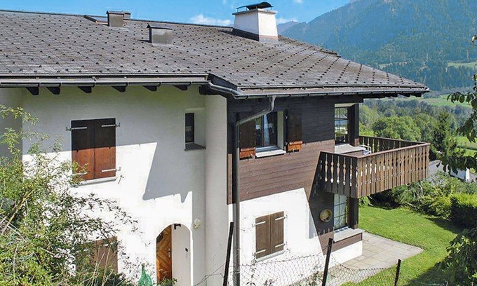 Schluein Apartment | Cosy apartment for 5 people with WIFI, TV, patio, pets allowed and panoramic view