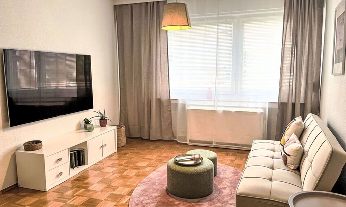 Siegburg Apartment | Cosy apartment for 5 guests with WIFI, TV and balcony