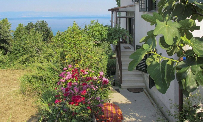 Mosenice Apartment | Cosy apartment for 5 guests with A/C, WIFI, TV and terrace