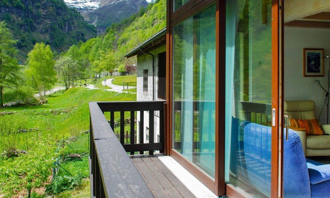 Sonogno Apartment | Cosy apartment for 5 people with WIFI, TV, patio and panoramic view