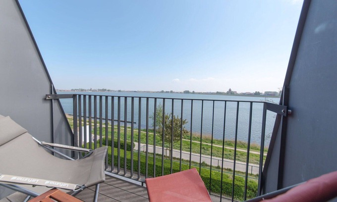 Ostend Apartment | Cosy apartment for 5 people with WIFI, TV, terrace and parking