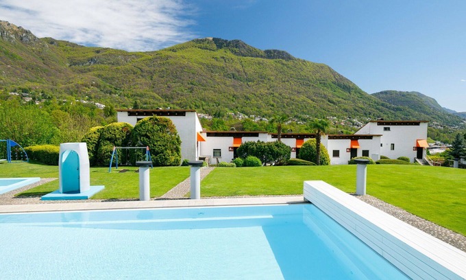 Sonvico Apartment | Cosy apartment for 5 people with pool, WIFI, patio, pets allowed and panoramic view