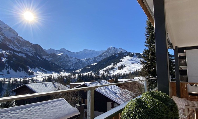 Adelboden Apartment | Cosy apartment for 6 people with WIFI, TV and balcony