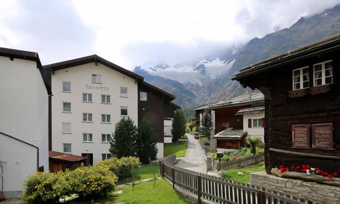 Saas-Fee Apartment | Cosy apartment for 6 people with WIFI, TV and pets allowed