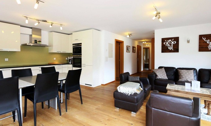 Saas-Fee Apartment | Cosy apartment for 6 guests with WIFI, TV, balcony and pets allowed