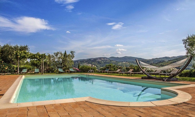 Allerona Apartment | Cosy apartment for 6 people with pool, WIFI, TV, patio, pets allowed and panoramic view