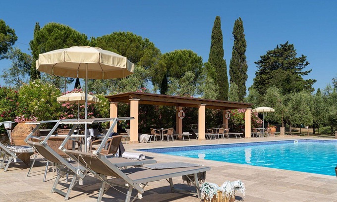 Peccioli Apartment | Cosy apartment for 6 people with WIFI, pool, A/C, TV, pets allowed and panoramic view