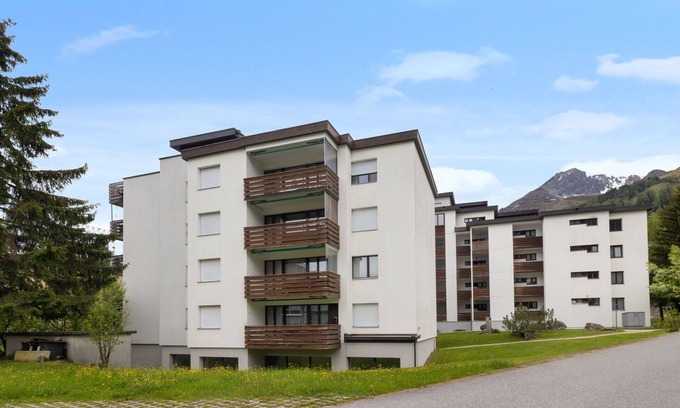 Davos-Dorf Apartment | Cosy apartment for 6 people with pool, WIFI, TV, balcony and parking