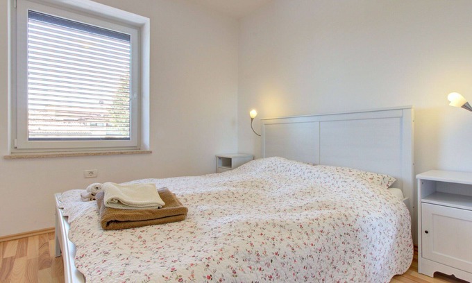 Truske Apartment | Cosy apartment for 6 people with WIFI, A/C, pool, balcony, pets allowed and panoramic view