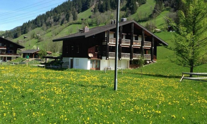 Lenk Apartment | Cosy apartment for 6 people with WIFI, TV, balcony and parking