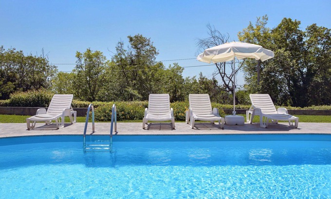 Labinci Apartment | Cosy apartment for 6 people with WIFI, pool, A/C, TV and terrace