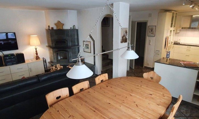 Valbella Apartment | Cosy apartment for 7 guests with WIFI, TV, balcony and pets allowed