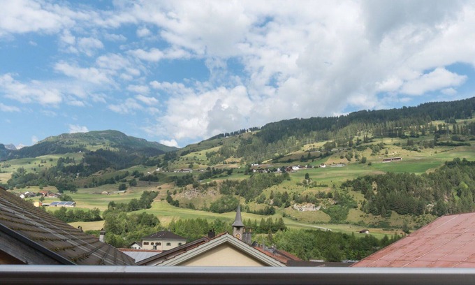 Zillis Apartment | Cosy apartment for 7 guests with WIFI, TV, balcony, panoramic view and parking