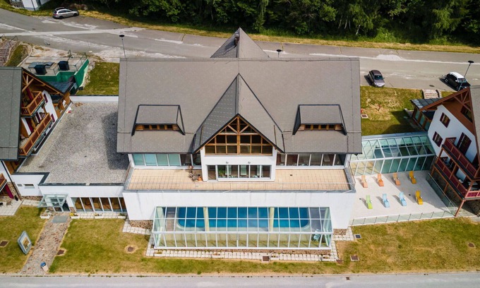 Hocko Pohorje Apartment | Cosy apartment for 7 people with pool, WIFI, TV, balcony, pets allowed and panoramic view