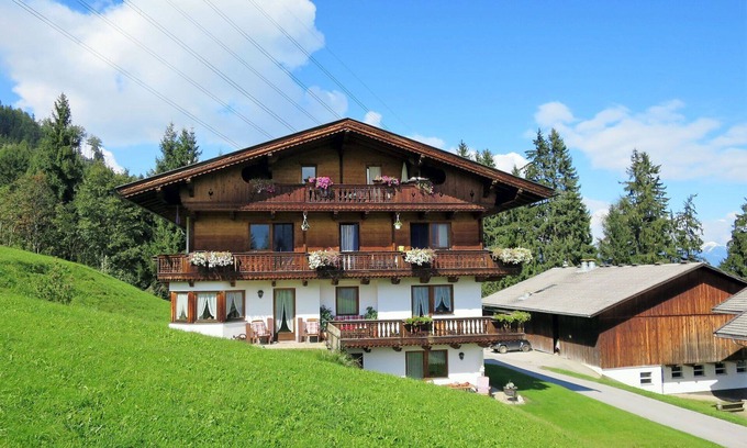 Emberg Apartment | Cosy apartment for 11 people with WIFI, TV and balcony