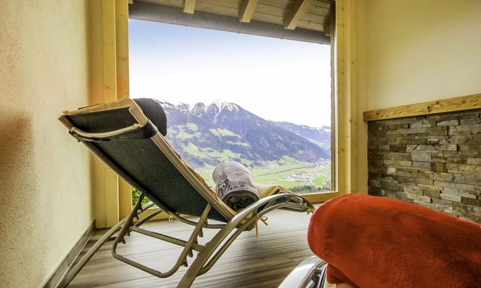 Fuegenberg Apartment | Cosy apartment for 20 people with WIFI, TV and balcony