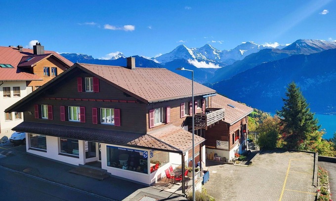 Sundlauenen Apartment | Cosy apartment for 6 guests with WIFI, TV and balcony