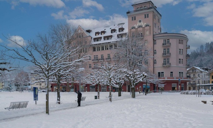 Central Interlaken Apartment | Cosy apartment for 2 people with A/C, WIFI, TV, balcony and parking