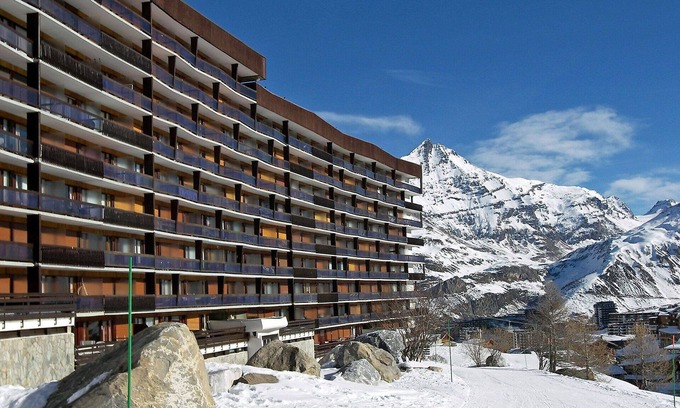 Tignes Apartment | Cosy apartment for 6 people with WIFI, TV and balcony