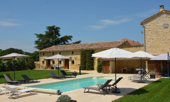 Saint-Denis Apartment | Cosy apartment for 6 people with pool, WIFI, TV and terrace
