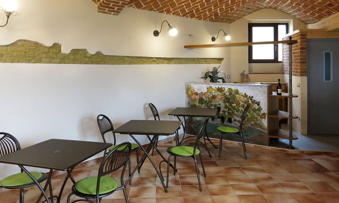 Cossombrato Apartment | Cosy apartment for 9 people with pool, A/C, WIFI, TV, patio and pets allowed