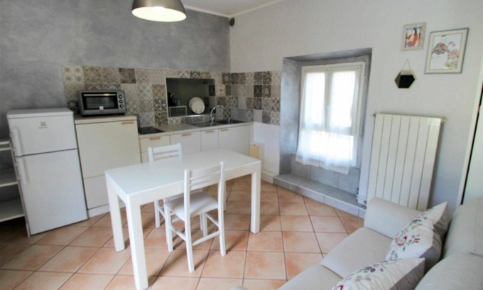 Germignaga Apartment | Cosy apartment for 3 guests with WIFI, TV and patio