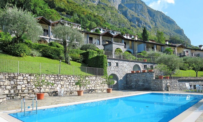 Valsolda Apartment | Cosy apartment for 4 people with pool, WIFI, TV, terrace and pets allowed