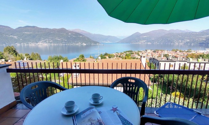 Germignaga Apartment | Cosy apartment for 4 guests with TV and terrace