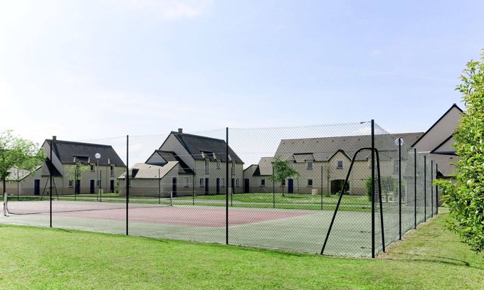 Azay-le-Rideau House | Cosy apartment in villa for 6 people with WIFI, pool, TV, terrace and pets allowed