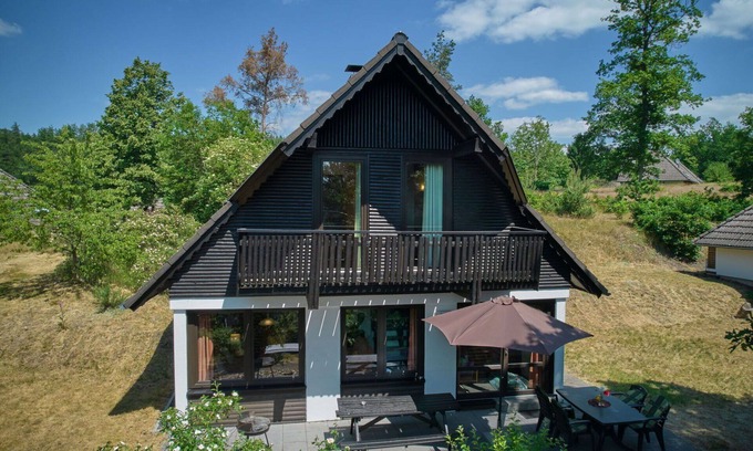 Frankenau House | Cosy apartment in villa for 4 guests with WIFI, TV, terrace and pets allowed