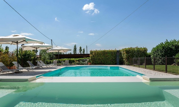 Montoro Villa | Cosy apartment in villa for 3 guests with WIFI, pool, hot tub, TV, panoramic view and parking