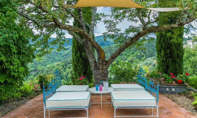 Moncioni Villa | Cosy apartment in villa for 2 guests with pool, WIFI, TV, pets allowed, panoramic view and parking