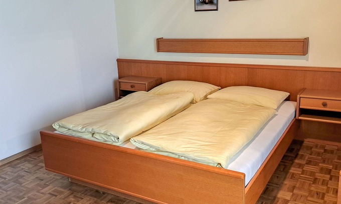 Oberwang Villa | Cosy apartment in villa for 5 people with WIFI, TV and balcony