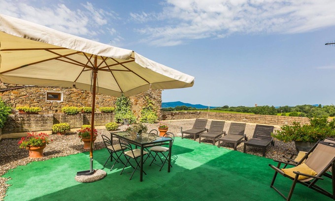 Sasso dʼOmbrone Villa | Cosy apartment in villa for 6 people with A/C, WIFI, pool and patio