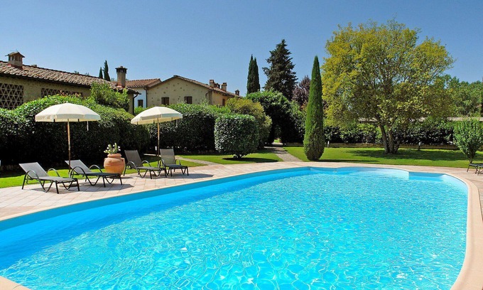 Poggiarello Villa | Cosy apartment in villa with WIFI, pool, TV, terrace, pets allowed, parking, close to San Gimignano