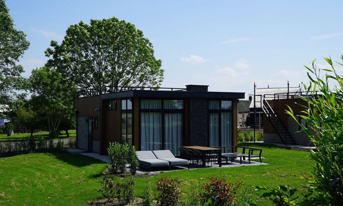 Vleteren House | Cosy apartment in villa for 4 people with WIFI, TV, terrace and parking
