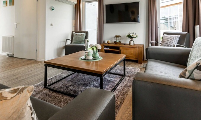 Bemelen House | Cosy apartment in villa for 6 people with pool, A/C, WIFI, TV and terrace