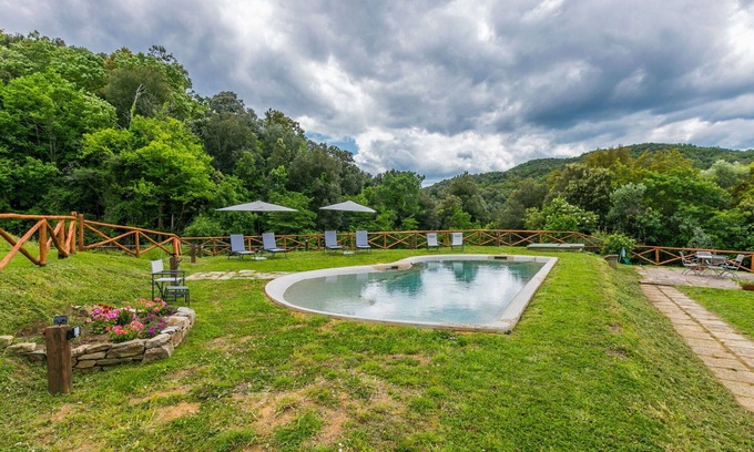 Castagneto Carducci Villa | Cosy apartment in villa for 4 people with WIFI, pool, A/C, TV and pets allowed