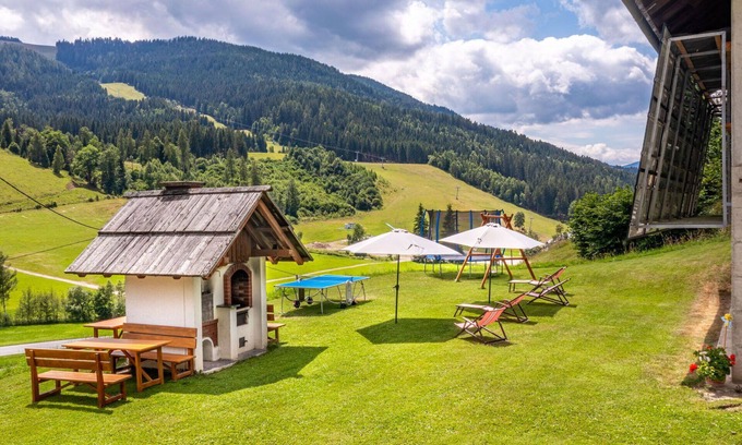 Arriach Villa | Cosy apartment in villa for 9 people with WIFI, TV and patio