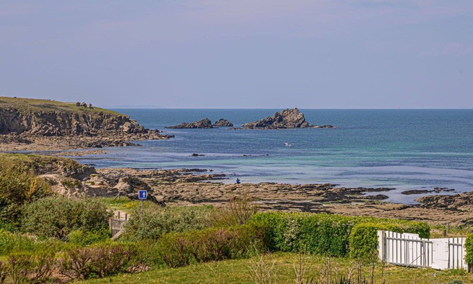 Saint-Pierre-Quiberon House | Cosy apartment in villa for 10 people with WIFI, TV, terrace and parking