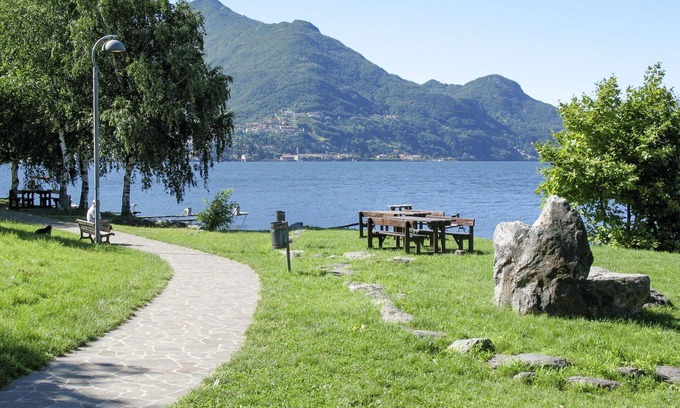 Dervio Villa | Cosy apartment in villa for 6 guests with A/C, WIFI, TV, patio and parking
