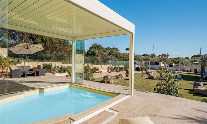 Eden Beach Villa | Cosy apartment in villa for 3 guests with A/C, pool, WIFI, TV and patio