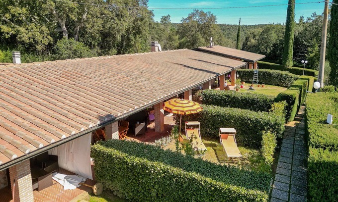 Massa Marittima House | Cosy apartment in villa for 6 people with A/C, WIFI, TV, terrace and pets allowed