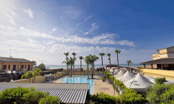 Porto Empedocle Apartment | Cosy apartment for 4 people with pool, A/C, WIFI, TV and balcony
