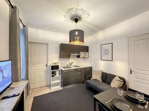Voltaire - Saint Amour Apartment | Cosy Appt, Centre ville Paul Bert 4