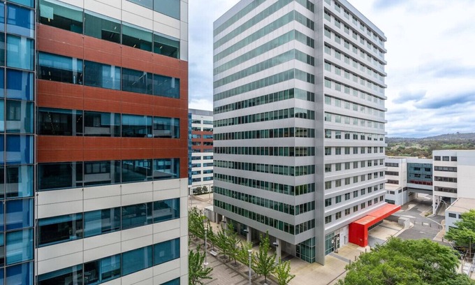 Phillip Apartment | Cosy Apt 7 Min Drive Away from Canberra Hospital