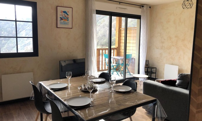Sers Apartment | Cosy Barèges apartment with sunset and mountain views