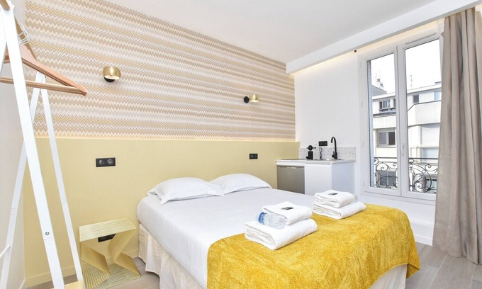 Quartier de Javel Apartment | Cosy Bedroom - Tour Eiffel/Champs de Mars